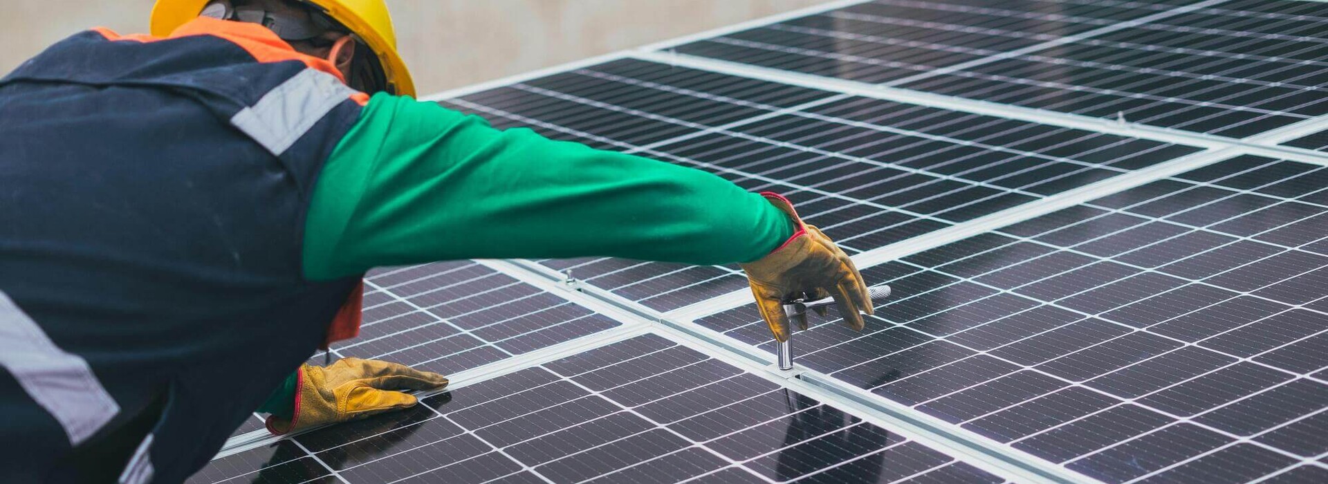 Zonnepanelen laten plaatsen